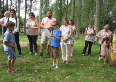Vacances Chrétiennes : temps de prière au cours d'un chemin de croix